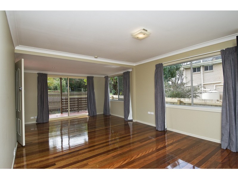 4 Horder Avenue, Labrador QLD 4215