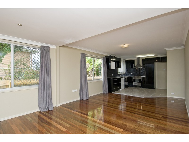 4 Horder Avenue, Labrador QLD 4215