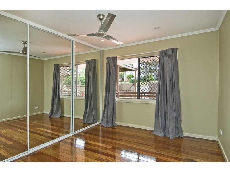 4 Horder Avenue, Labrador QLD 4215