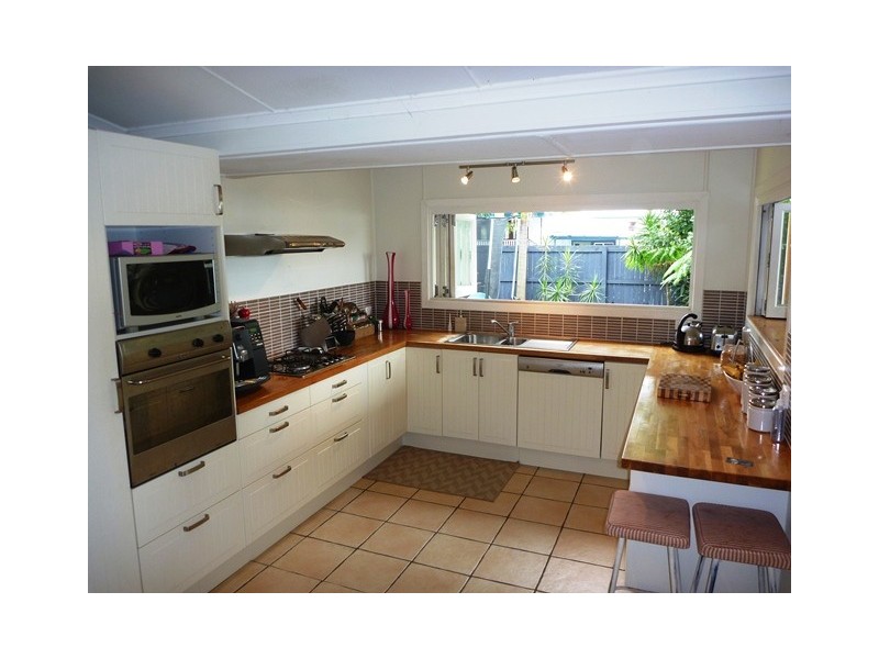 5 Mole Avenue, Southport QLD 4215