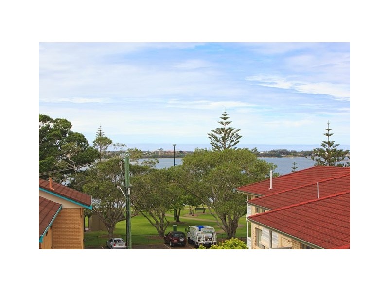 39 Frank Street, Labrador QLD 4215