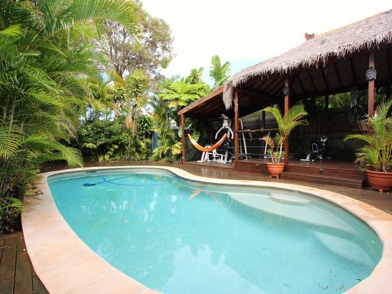 132 Paradise Parade, Paradise Point QLD 4216