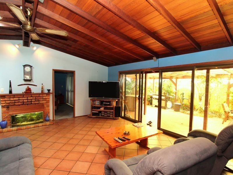 132 Paradise Parade, Paradise Point QLD 4216