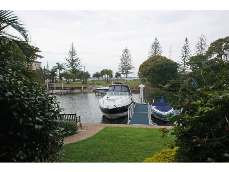 1/9 Madang Crescent, Runaway Bay QLD 4216