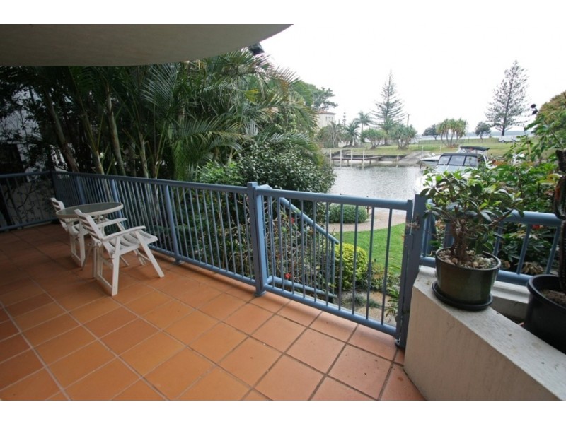 1/9 Madang Crescent, Runaway Bay QLD 4216