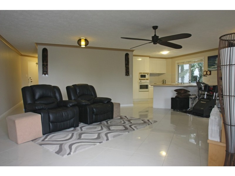 1/9 Madang Crescent, Runaway Bay QLD 4216