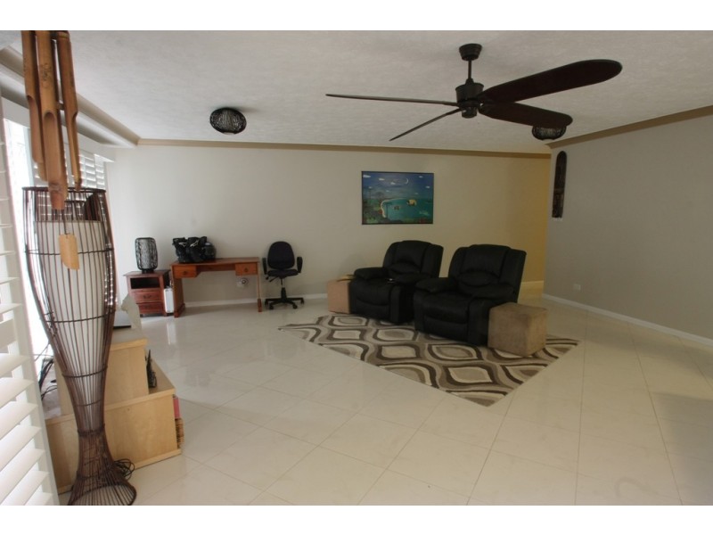 1/9 Madang Crescent, Runaway Bay QLD 4216