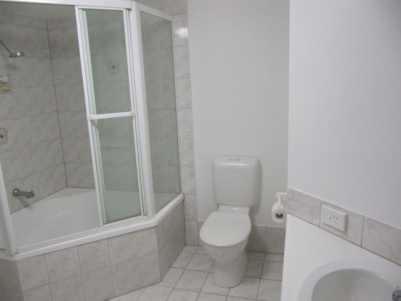 1/9 Madang Crescent, Runaway Bay QLD 4216