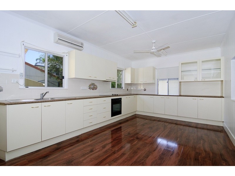 5 Locke Street, Southport QLD 4215