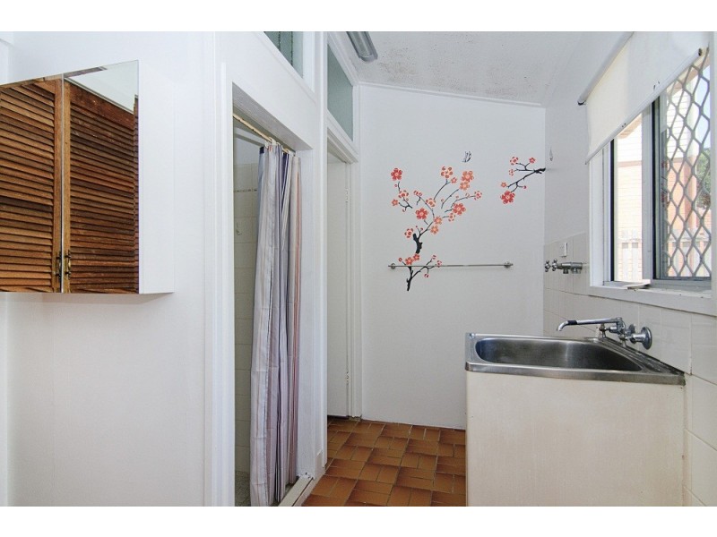 5 Locke Street, Southport QLD 4215