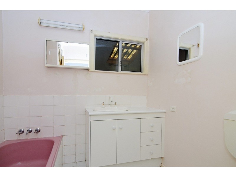 5 Locke Street, Southport QLD 4215