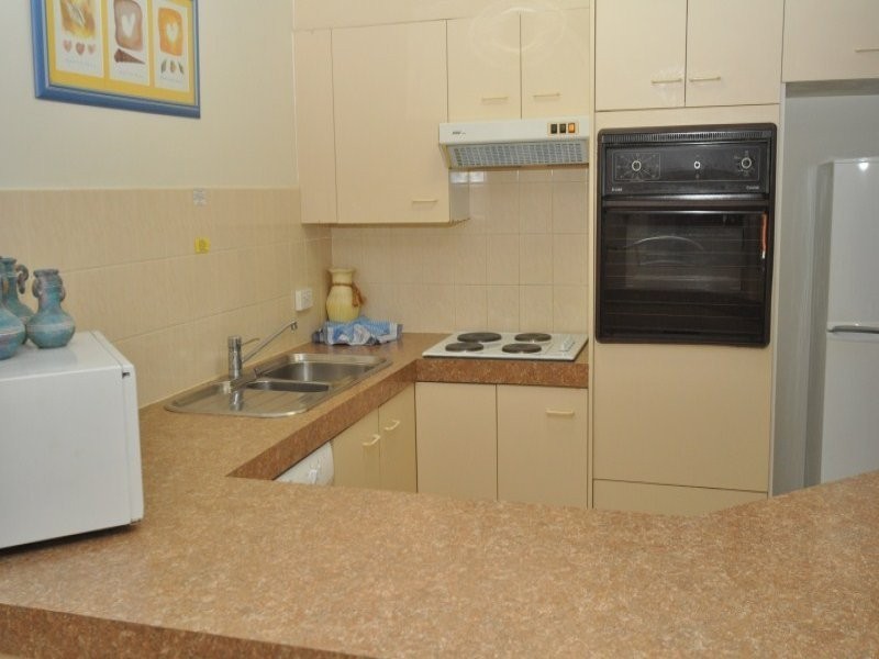 4/37 Bayview Street, Runaway Bay QLD 4216