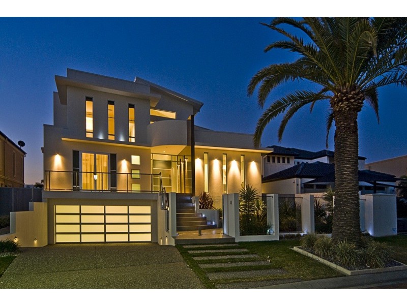 Sovereign Islands QLD 4216