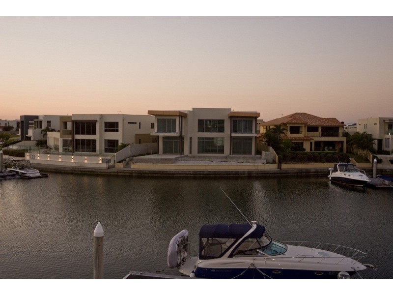 Sovereign Islands QLD 4216