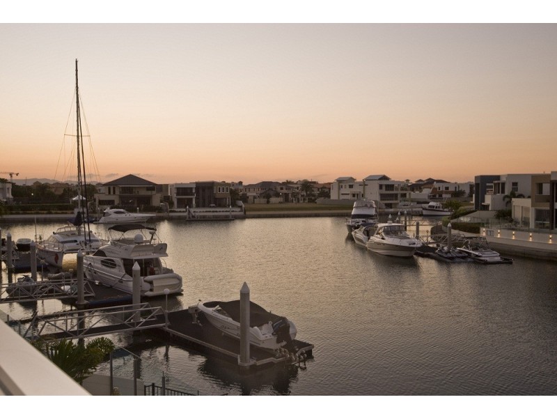 Sovereign Islands QLD 4216