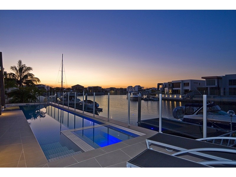 Sovereign Islands QLD 4216