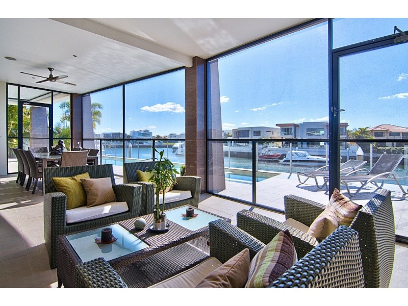 Sovereign Islands QLD 4216