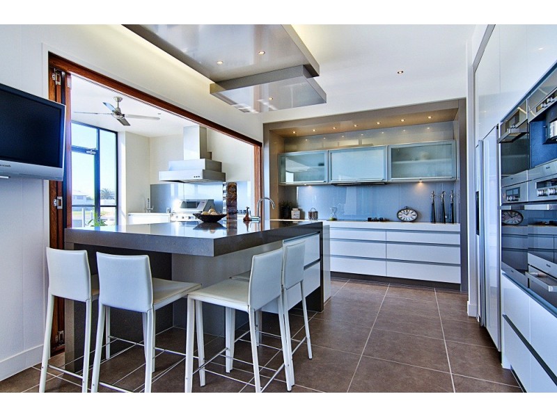 Sovereign Islands QLD 4216