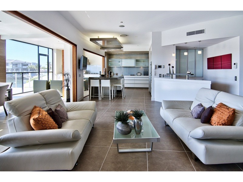 Sovereign Islands QLD 4216