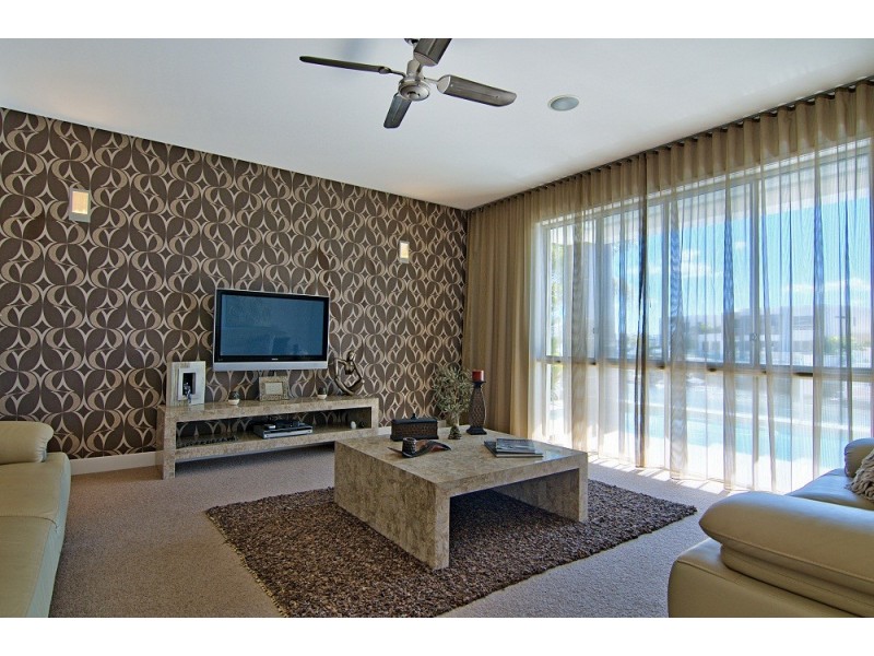 Sovereign Islands QLD 4216