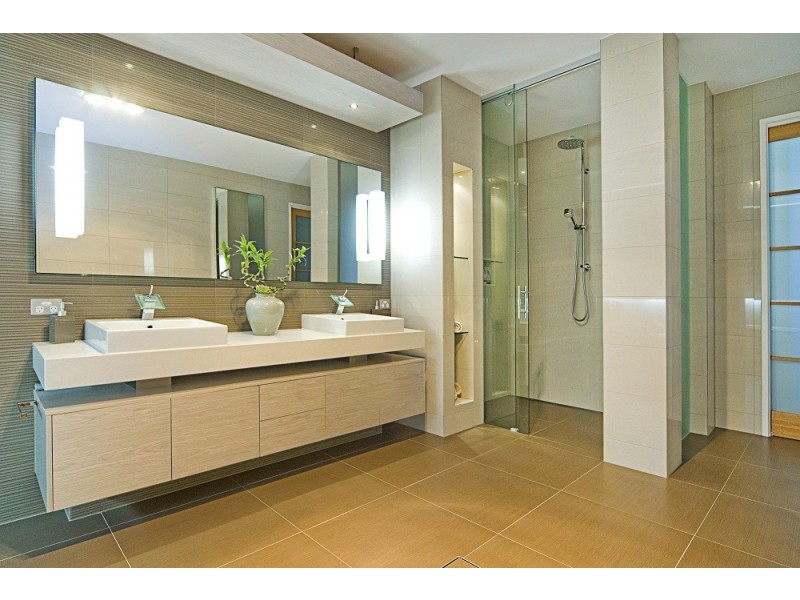 Sovereign Islands QLD 4216