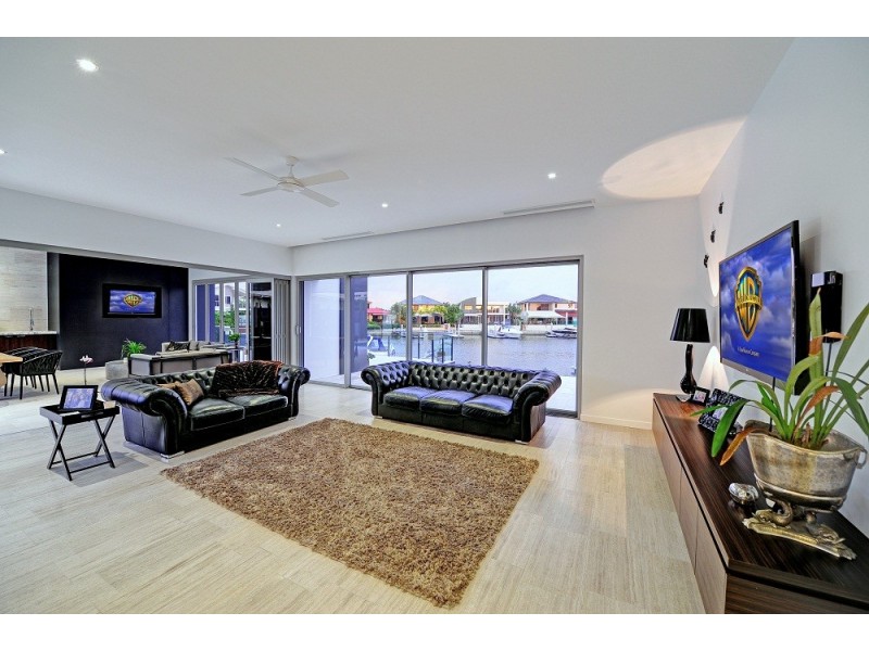 Sovereign Islands QLD 4216