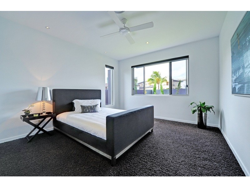 Sovereign Islands QLD 4216