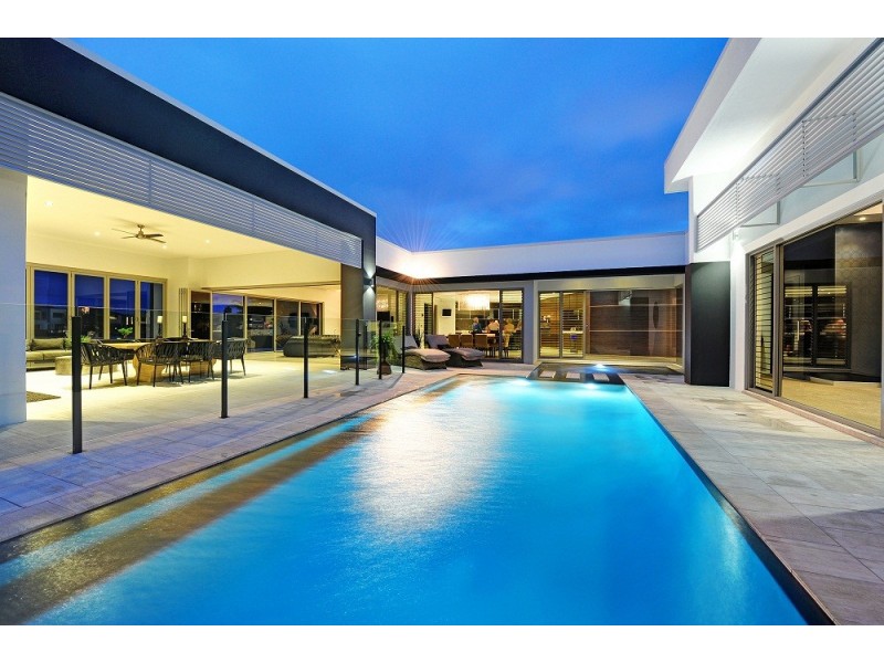 Sovereign Islands QLD 4216