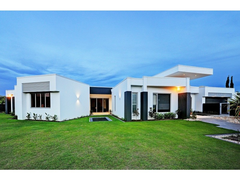 Sovereign Islands QLD 4216