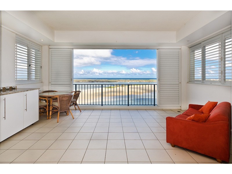 64/326 Marine Parade, Labrador QLD 4215