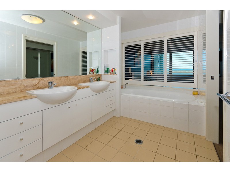64/326 Marine Parade, Labrador QLD 4215