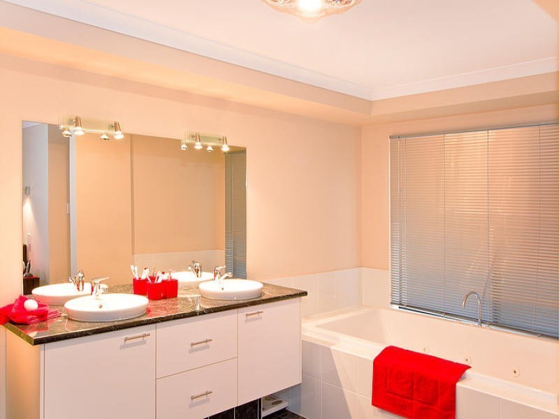 12 Hillary Circuit, Pacific Pines QLD 4211