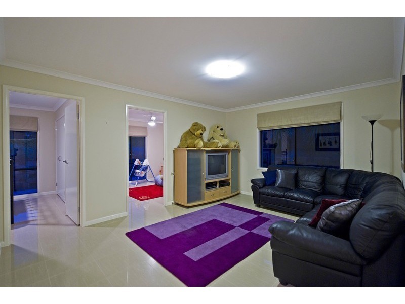 12 Hillary Circuit, Pacific Pines QLD 4211