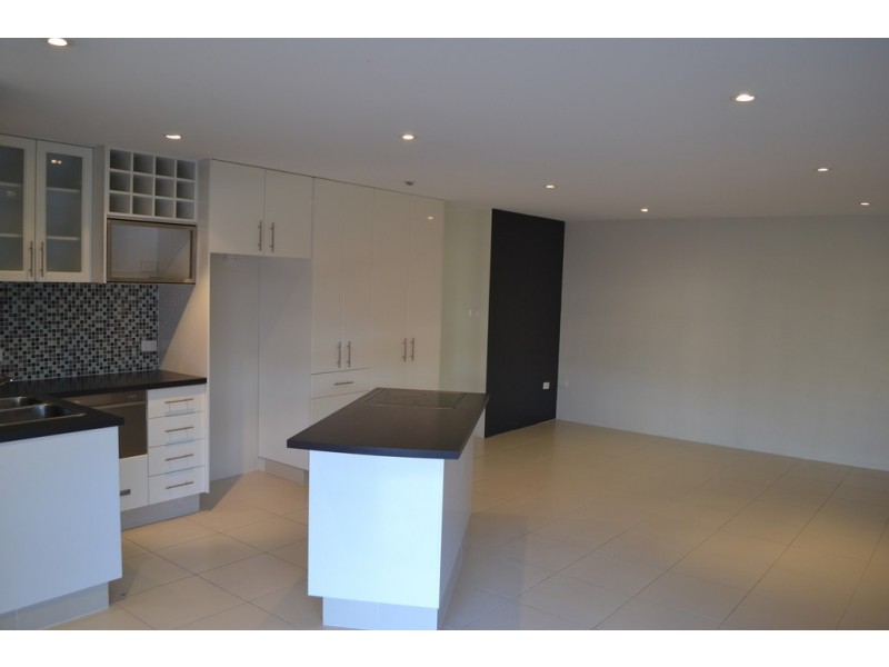 6/294 Marine Parade, Labrador QLD 4215