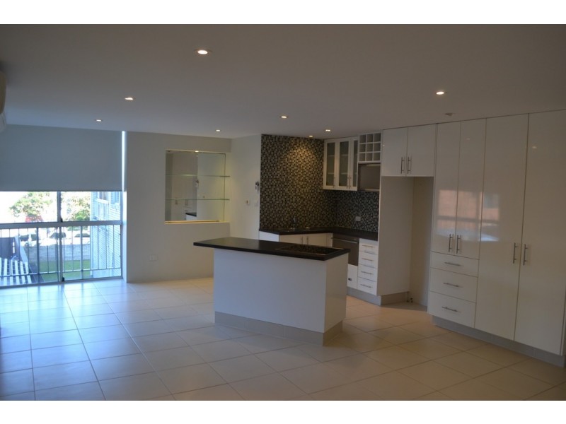 6/294 Marine Parade, Labrador QLD 4215