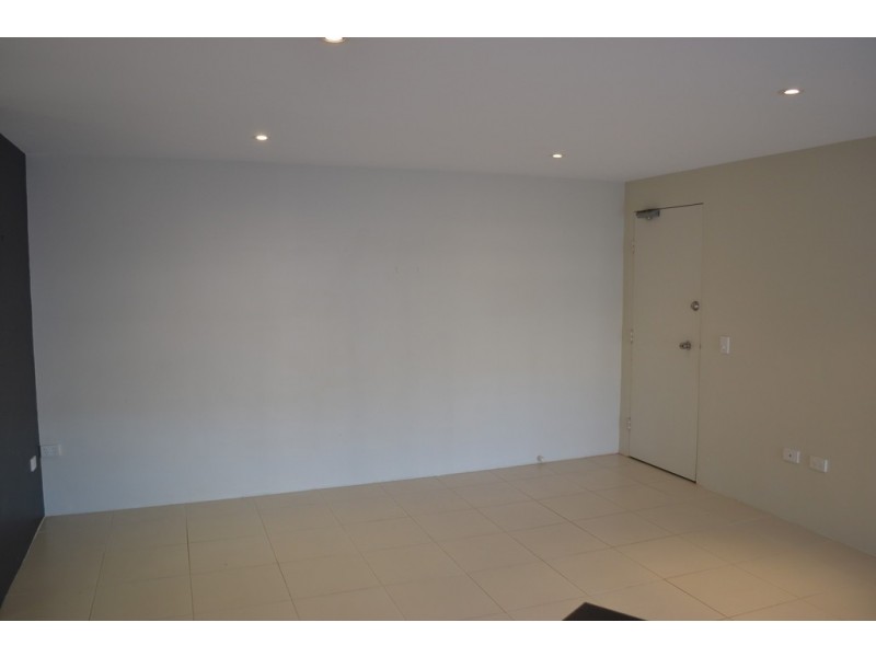 6/294 Marine Parade, Labrador QLD 4215