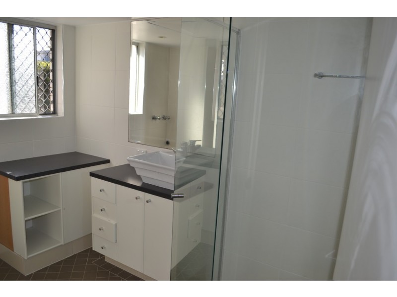 6/294 Marine Parade, Labrador QLD 4215