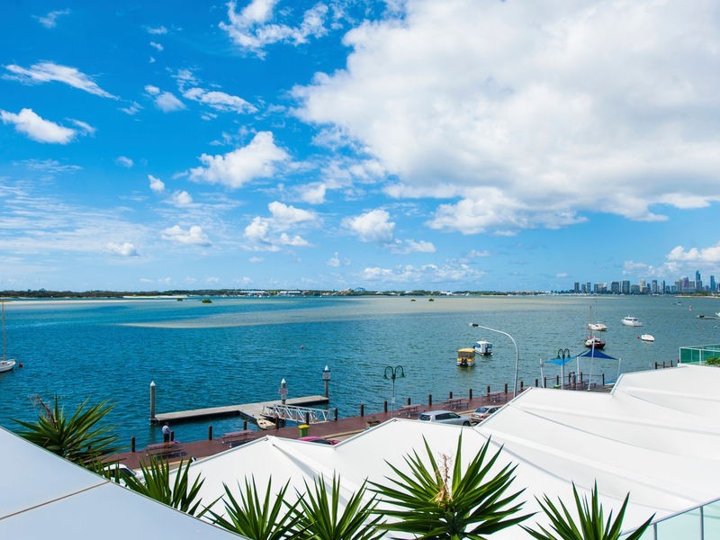6/294 Marine Parade, Labrador QLD 4215