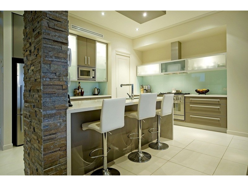 33 Coomera Court, Helensvale QLD 4212