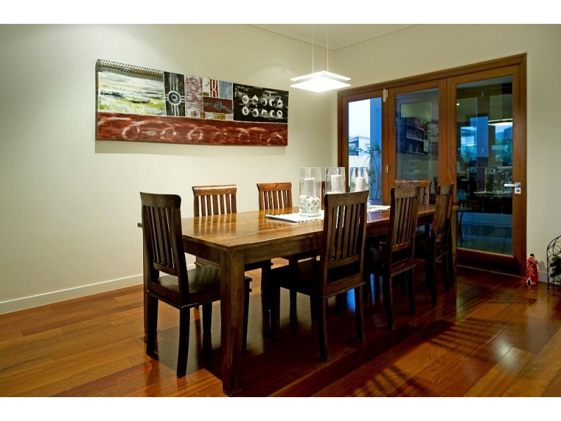 33 Coomera Court, Helensvale QLD 4212
