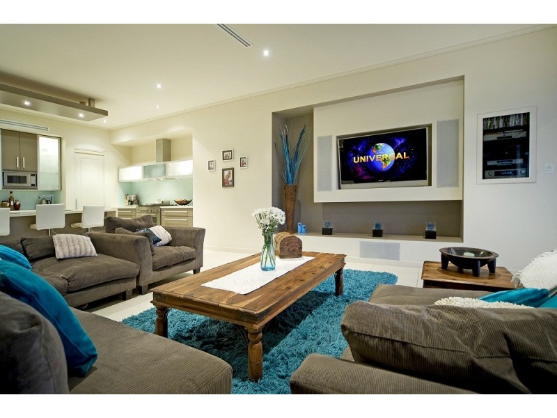 33 Coomera Court, Helensvale QLD 4212