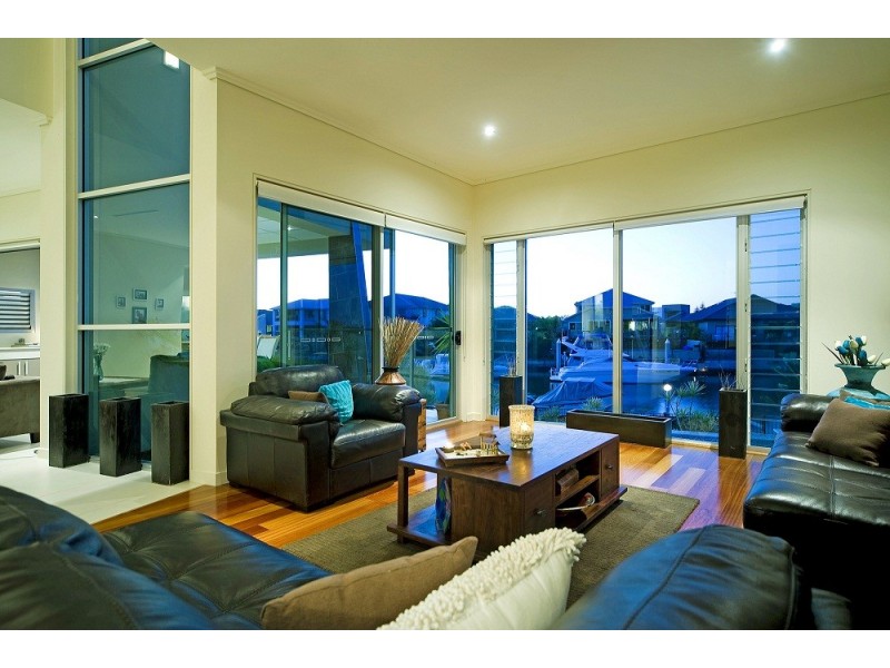 33 Coomera Court, Helensvale QLD 4212