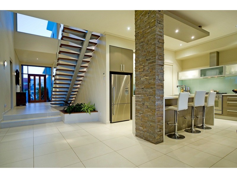 33 Coomera Court, Helensvale QLD 4212