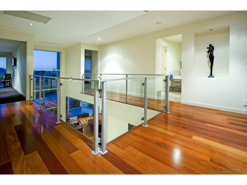 33 Coomera Court, Helensvale QLD 4212