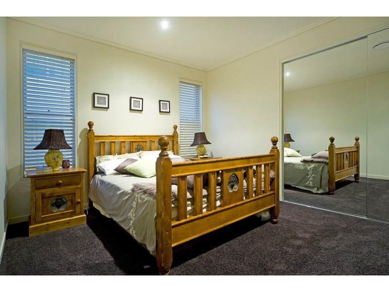 33 Coomera Court, Helensvale QLD 4212