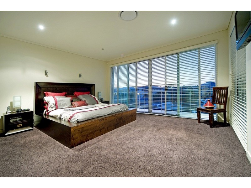 33 Coomera Court, Helensvale QLD 4212