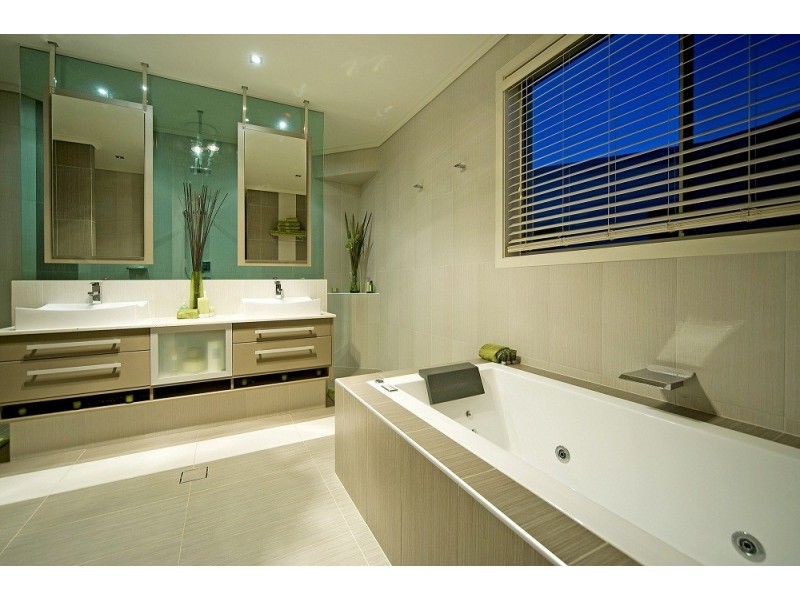 33 Coomera Court, Helensvale QLD 4212