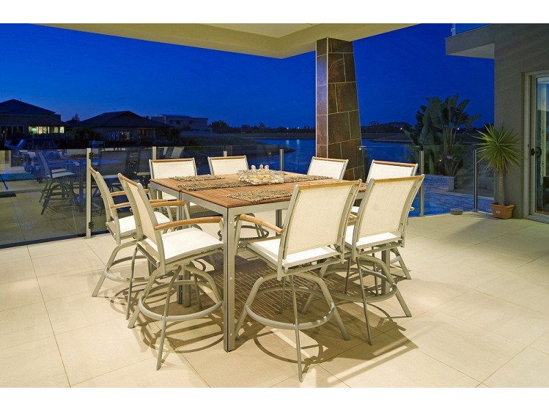 33 Coomera Court, Helensvale QLD 4212