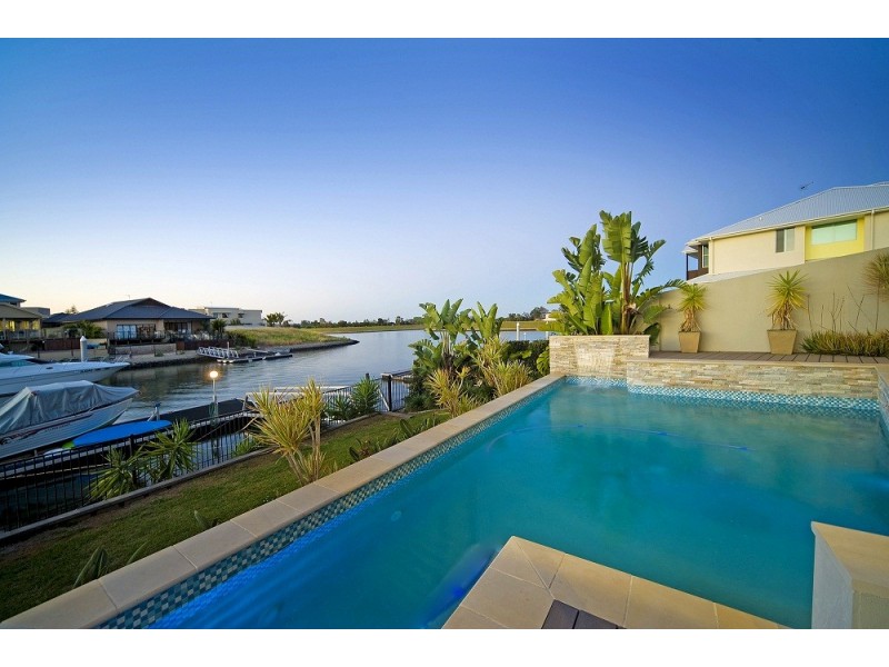 33 Coomera Court, Helensvale QLD 4212