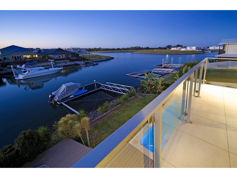 33 Coomera Court, Helensvale QLD 4212